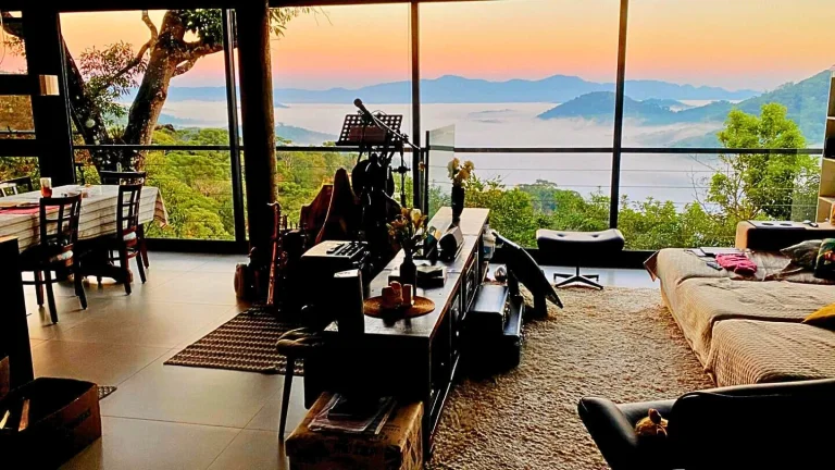 Imagem Casa Alto Padrão: Onde o Propósito Encontra o Silêncio das Montanhas