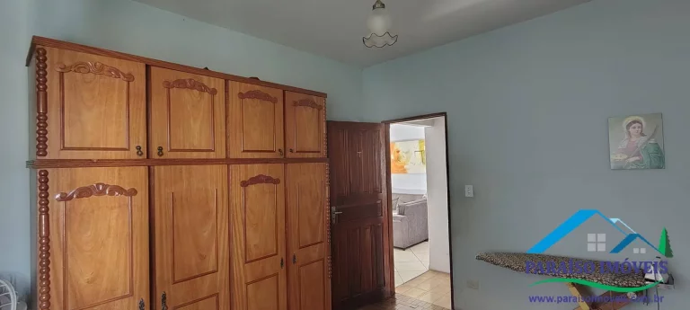 Imagem Casa no Centro com 4 Dormitórios com Amplo Terreno - Paraisópolis MG