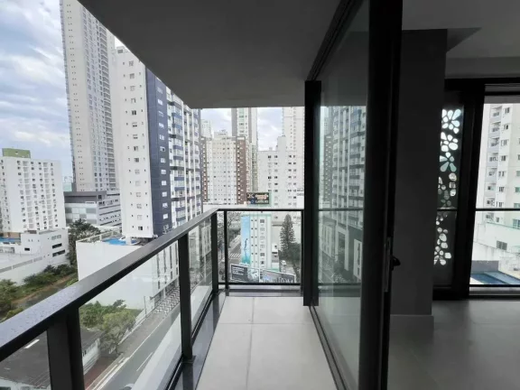 Imagem Apartamento com 4 suítes, closet e 3 vagas de garagem em Balneário Camboriú