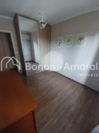 Imagem Amplo living para 2 ambientes com piso laminado, 2 dormitórios ricos em armários, sendo 1 suíte, ...