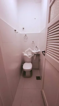 Imagem Apartamento de 4 Quartos Reformado no Posto 4 de Copacabana – Venda Direta!