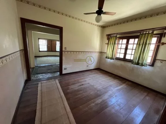 Imagem Casa térrea com terreno de 1.100m² para reforma ou demolição e construção