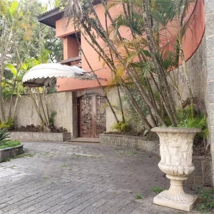 Imagem Casa à venda com 6 quartos, sendo 4 suítes, em Vila Sônia, São Paulo - SP