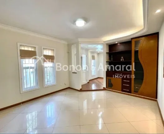 Imagem **UMA CASA PARA CHAMAR DE OÁSIS!**

Situada em uma localização privilegiada, próximo a padarias,...