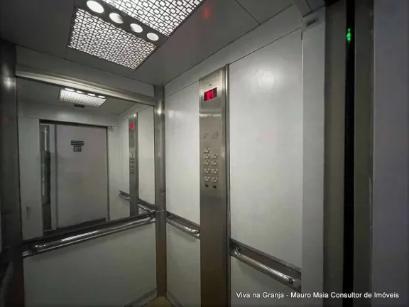 Imagem Linda loja no melhor ponto comercial da Granja Viana Na cara do Alphaville