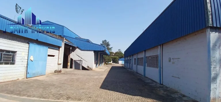 Imagem TERRENO COM GALPÕES Á VENDA - A.T. 7.430m² . AC. 2.816m² (5 galpões+adm)