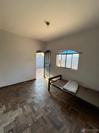 Imagem Casa à Venda no Jardim Paulistano em Patos de Minas – 2 Quartos, Garagem Coberta e Terreno Amplo