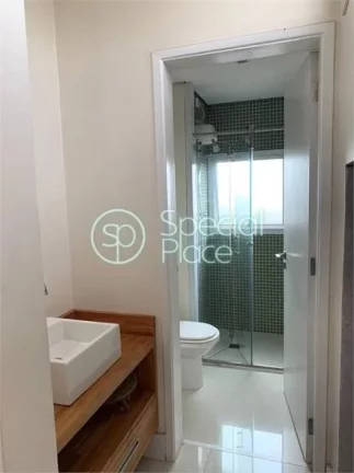 Imagem Segurança e agradabilidade, isto , é o que este belo Condomínio te proporcionará. A casa com pro...