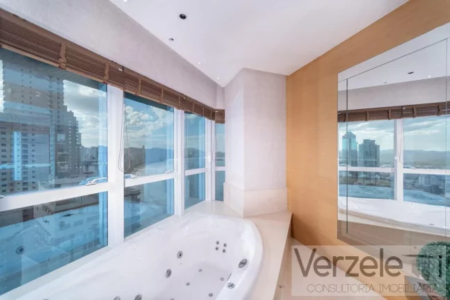 Imagem Cobertura para Venda em Balneário Camboriú / SC no bairro Centro