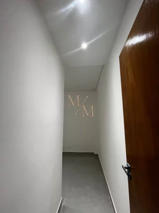 Imagem Casa tipo sobreposta baixa NOVA, 2 dormitórios, quintal, OPORTUNIDADE.
