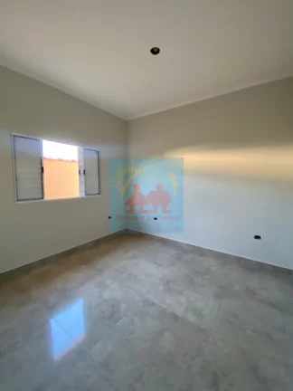 Imagem Casa na Praia de Mongaguá com churrasqueira, 239.900,00