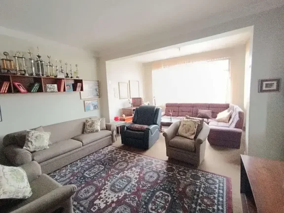 Imagem Casa ampla com 3 quartos, suíte com banheira e terraço no Centro – 2 vagas de garagem