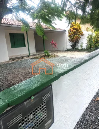 Imperdível oportunidade! Casa à venda em Barra Velha-SC, bairro Itajuba: 2 quartos, 1 sala, 1 banheiro, 1 vaga de garagem.