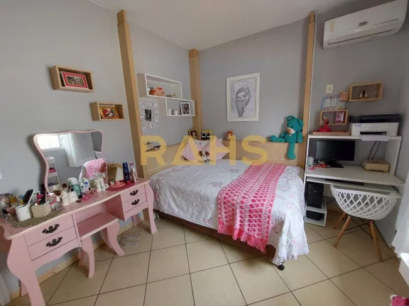 Imagem Casa Plana em rua calma no Costa e Silva, 468 m² de terreno e 270 m² de área construída. Excelen...