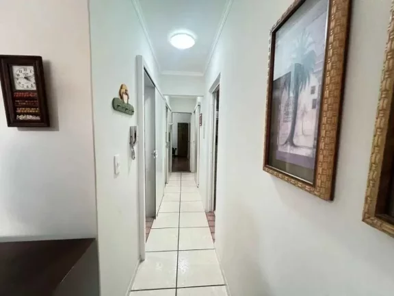 Imagem Apartamento diferenciado com 2 dormitórios sendo 1 suíte e 1 vaga de garagem a 350m da Praia Central