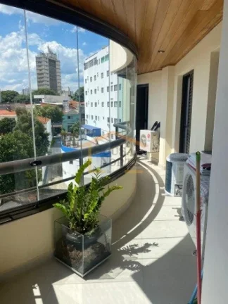 Imagem Apartamento 156m², totalmente reformado, 3 dormitórios, sendo 2 suítes (uma delas com closet), sa...
