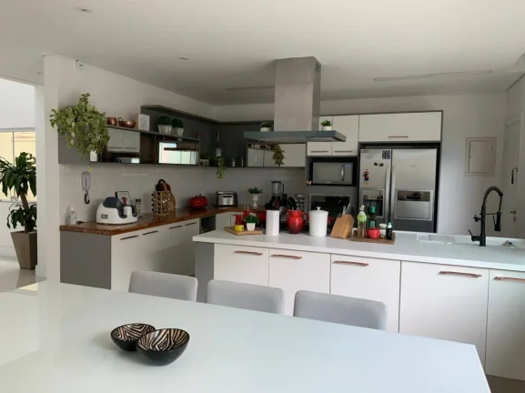 Imagem Sobrado de Alto Padrao com 411 m² 3 Dormitorios sendo 3 Suites