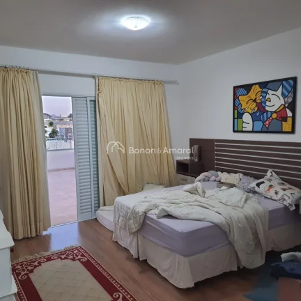 Imagem Linda casa em condomínio fechado em Barão Geraldo. A residência possui quatro suítes, dois banhe...