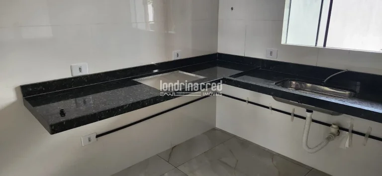 Imagem Casa no Colúmbia com 84m², 3 quartos (1 suíte), sala ampla, cozinha espaçosa, garagem para 2 camionetas e potencial de aproveitamento do subsolo.