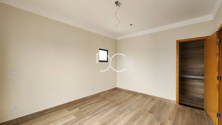 Imagem Condomínio Terras de São Francisco - Venda Sobrado AC 168 m² | AT 194,62 m² | 3 Dorm | 1 Suíte | 3 Ban | 2 Vagas