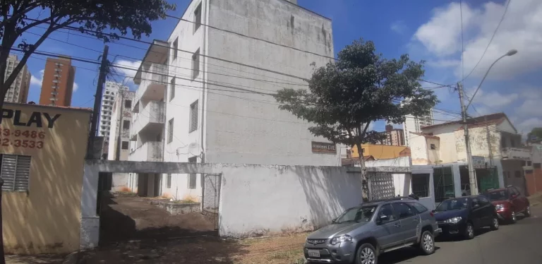 Imagem Área 1.370 m² no centro de Piracicaba/SP2 - Blocos de prédios residenciais com 20 apartamentos di...