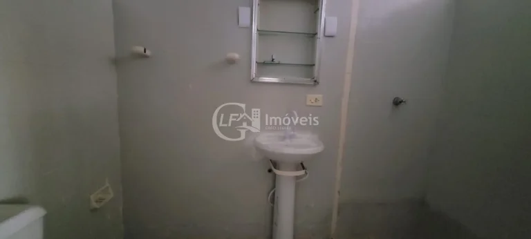 Imagem Casa Comercial para Locação no Bairro Amambaí em Campo Grande-MS: 6 Salas, 7 Banheiros, 20 Vagas de Garagem e 250m² de Área.