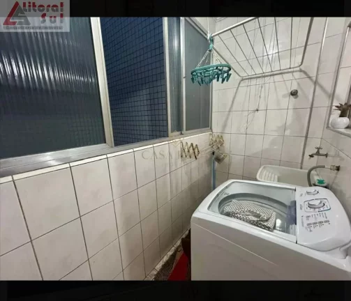 Imagem Apartamento à venda na Guilhermina, Praia Grande-SP: 2 quartos, 1 sala, 1 banheiro, 1 vaga, 70m². Confira!