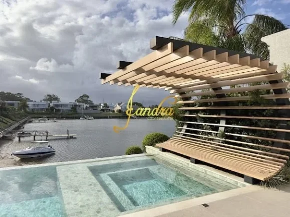 Imagem Sobrado em condomínio fechado com 05 suites vista Marina