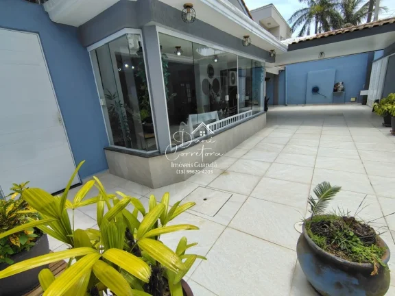 Imagem Imperdível: Casa à venda em Guarujá-SP, Guaiúba! Bem próxima ao Tombo com 3 quartos, 1 suíte, 2 salas, 6 vagas e 300m² de área.