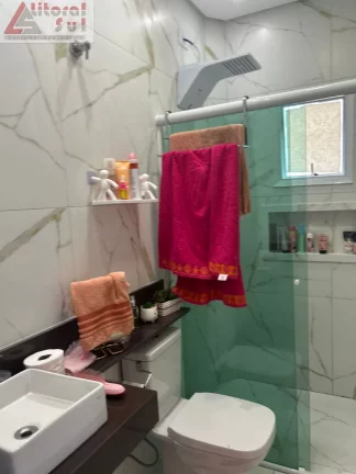 Imagem Casa à venda em Praia Grande-SP, bairro Tupi, 3 quartos, 3 suítes, 1 sala, 3 banheiros, 4 vagas, 230m².