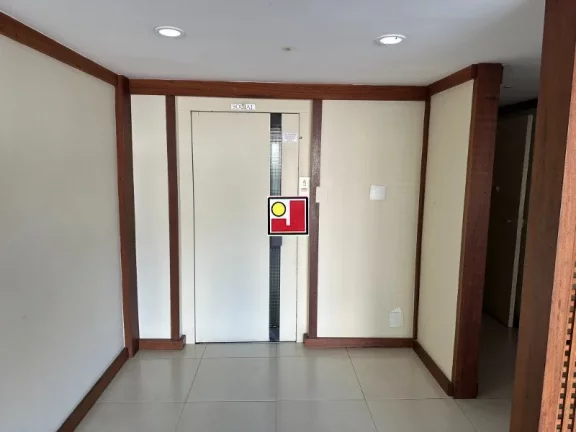 Imagem Vendo 3Q Jardim Europa, em frente ao BarraShopping, dependências, 2 vagas, churrasqueira, quadra poli, campo de futebol e volei de praia, pier, balsa