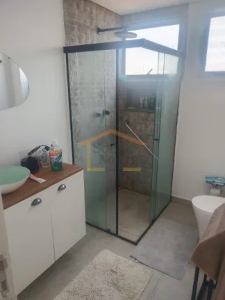 Imagem Apartamento de 87m², reformado, com 2 dormitórios, sendo 1 suite, muito iluminado e arejado. 
Elé...
