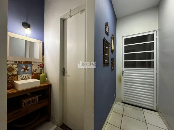 Imagem Casa de 3 dormitórios com suíte e varanda gourmet no Condomínio Vanice Andrade, no bairro Vila Arquelau em Uberaba
