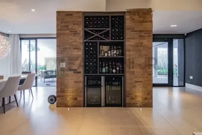 Imagem Luxuosa mansão de 4 quartos e 4 suítes no Jardim Europa, São Paulo-SP: 5 salas, 6 banheiros, 4 vagas, 415m². Venha conhecer!