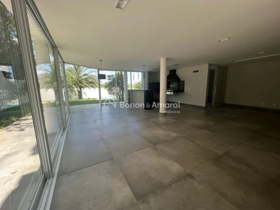 Imagem Linda casa de alto padrão, recém reformada! A residência possui living para vários ambientes, sa...