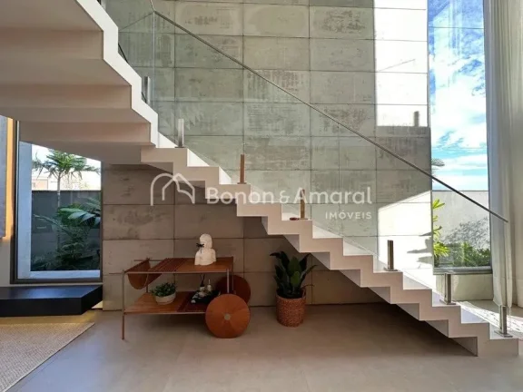 Imagem Magnífica e espaçosa casa à venda, com área construída de 360 m². A residência possui living ...