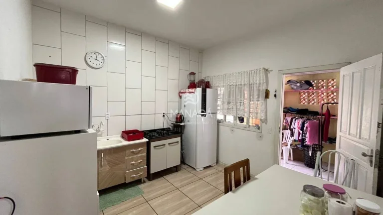 Imagem Casa Escriturada com 2 Quartos e Terreno Amplo
