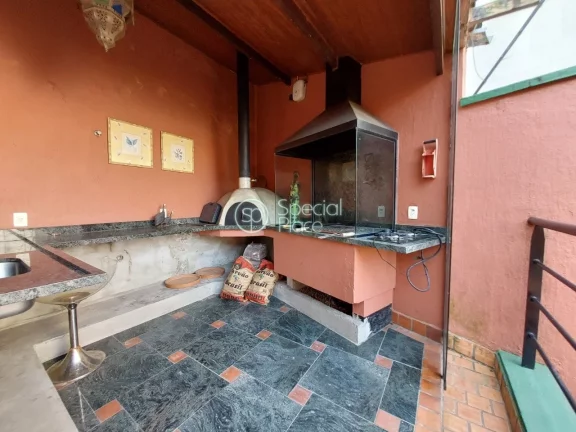 Imagem Charmosa e elegante casa em estilo praiano, com muitas janelas, bem iluminada e arejada disponível ...
