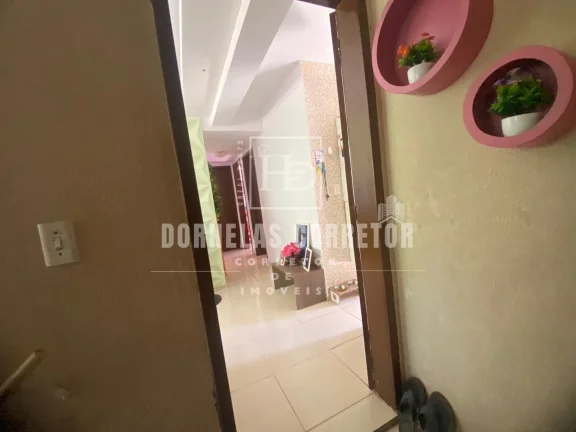 Imagem Casa com Piscina à Venda em Pau Amarelo - 3 Quartos