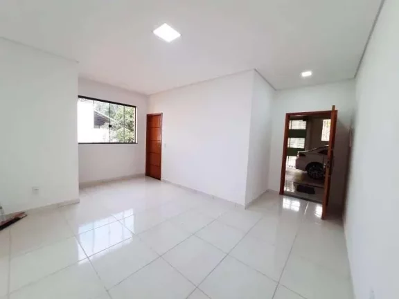 Imagem Casa espaçosa de 3 dormitórios, suíte com varanda e duas vagas de garagem, localizada no bairro Caiçaras em Barbacena