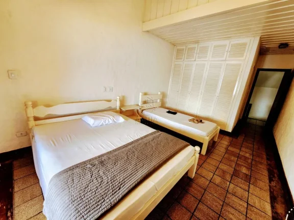 Imagem Casa pé na areia na enseada