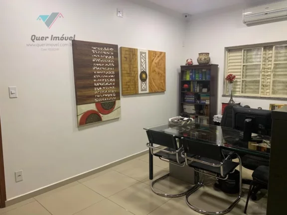 Imagem Casa à venda na Rua Chile, Jardim Irajá, Zona Sul de Ribeirão Preto-SP 3 quartos, 1 suíte, 3 salas, 3 banheiros, 4 vagas 240m² Permuta Quer Imóvel Negócios Imobiliários.