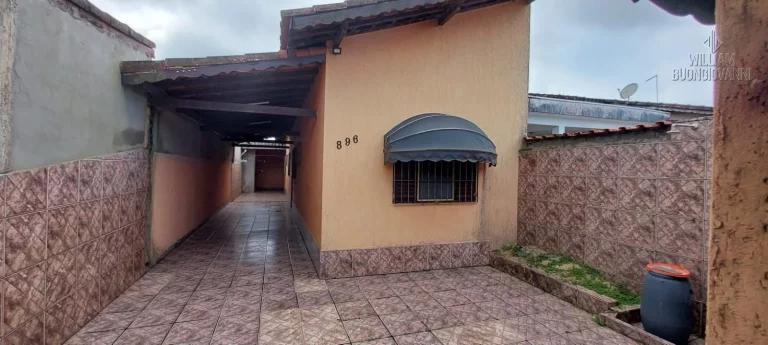 Imagem Casa térrea a venda em Itanhaém com 2 quartos