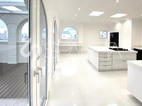 Imagem Cobertura neoclássica com vista permanente e o privilégio do sol da manhã à venda no Residencial Campo Elísios