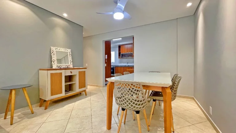 Imagem Apartamento Decorado de 3 Dormitórios a 350 metros da Praia em Riviera
