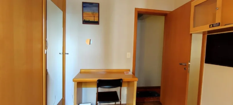 Imagem Apartamento 148 M², 3Q, 2 Suítes, Suíte com hidromassagem, 2 salas, lareira, 4 banheiros, 3 vagas, dependência completa de serviço, academia, sauna.