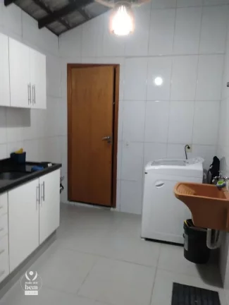 Imagem Lindo sobrado com 3 quartos sendo uma suíte, área gourmet com churrasqueira, 2 vagas de garagem á venda por R$ 549.000 - Uberaba - Curitiba.