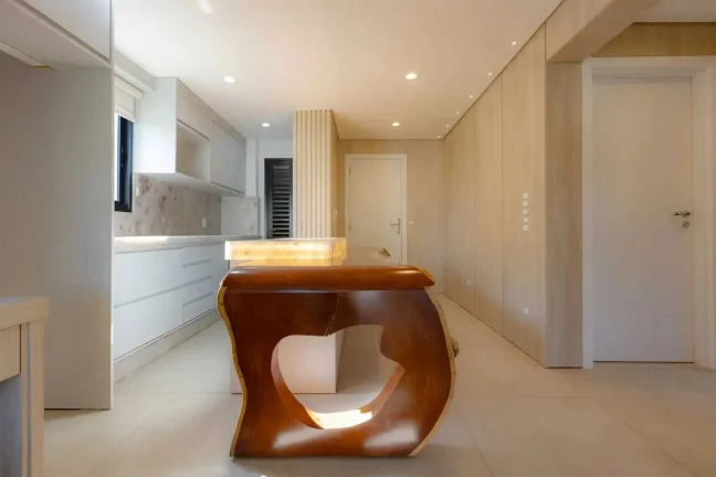 Imagem Apartamento com 2 dormitórios sendo 1 suíte e 1 vaga de garagem - Praia Brava - Itajaí