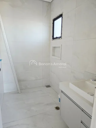 Imagem Este belíssimo sobrado em fase final de obra está localizado no renomado Condomínio Terras da Est...
