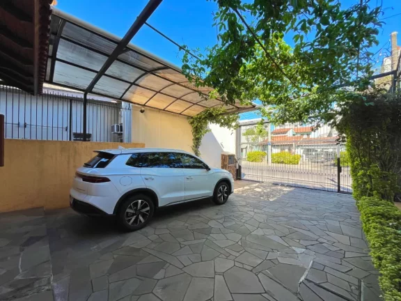 Imagem Casa à venda em Porto Alegre, Santana, com 3 quartos, 210m2